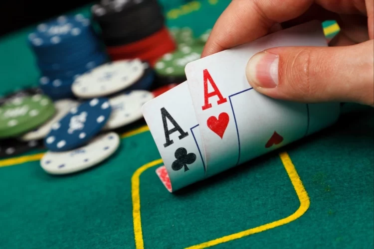 Poker - Kinh Nghiệm Đặt Cược Và Kết Hợp Bộ Bài Mạnh Nhất